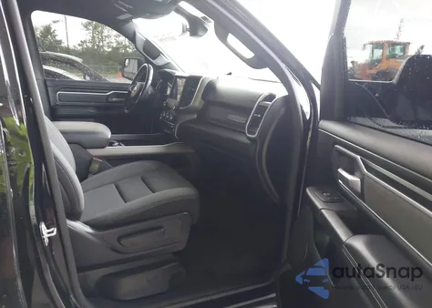 2021 Ram 1500 Big Horn Quad Cab 4X2 6'4 Box z USA, uszkodzony, nr VIN 1C6RREBG9MN710762